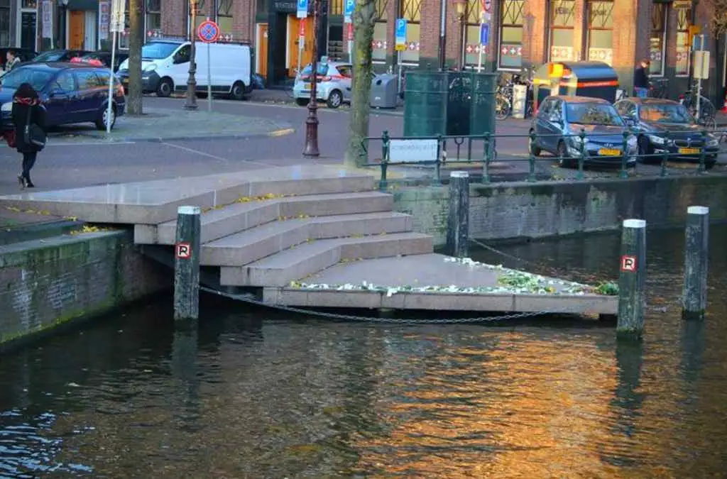 The Homomonument is one of the best places in amsterdam to commemorate WWII, what to do amsterdam